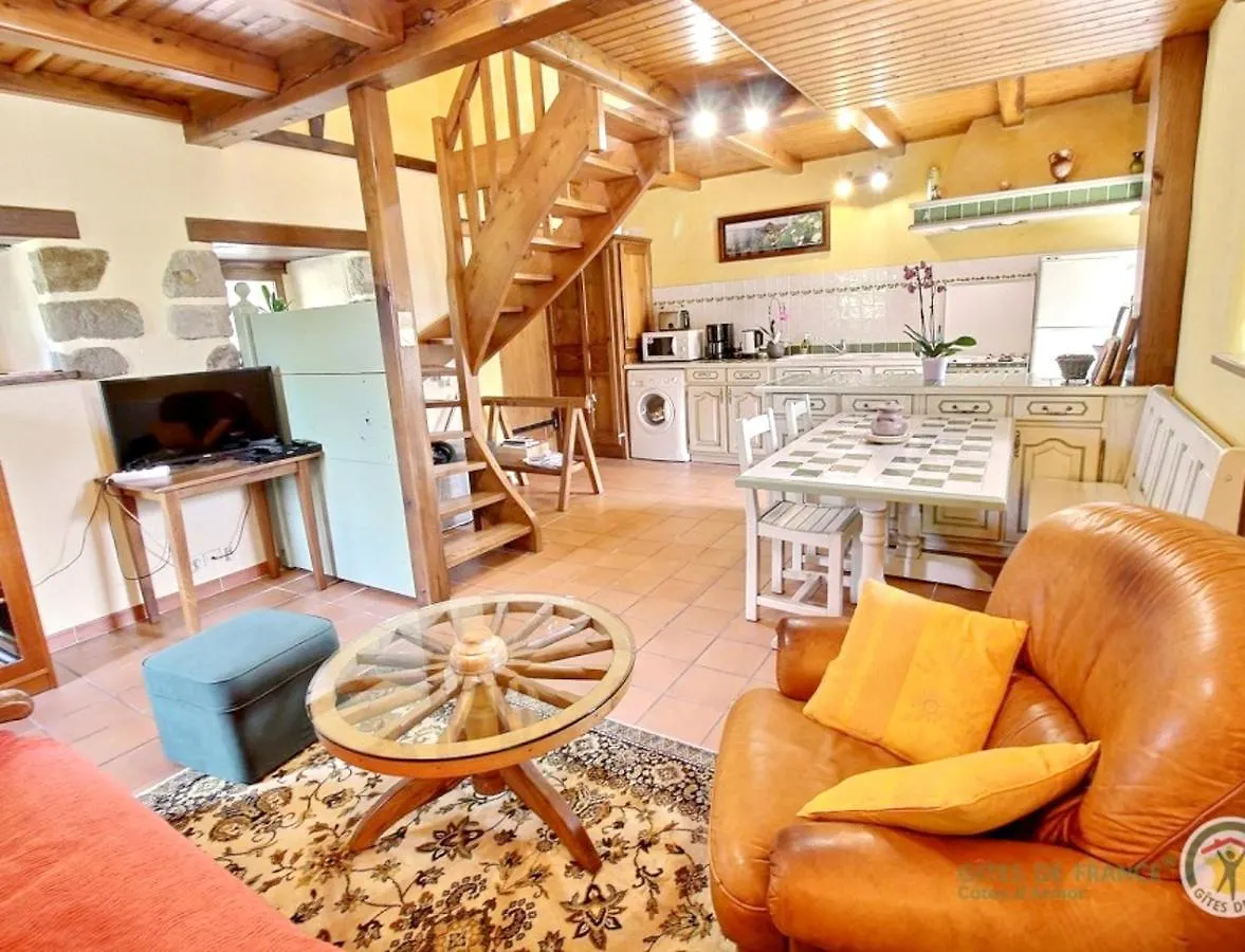 Maison Charmante A Tredrez-Locquemeau Avec Jardin Et Terrasse