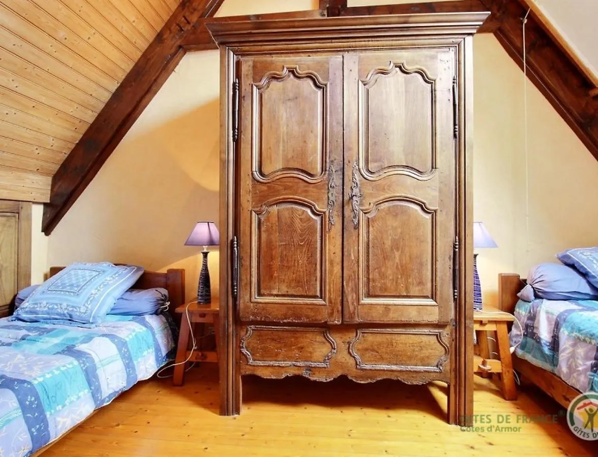 Maison Charmante A Tredrez-Locquemeau Avec Jardin Et Terrasse