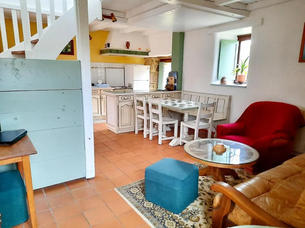 Holiday home Maison Charmante A Tredrez-Locquemeau Avec Jardin Et Terrasse France