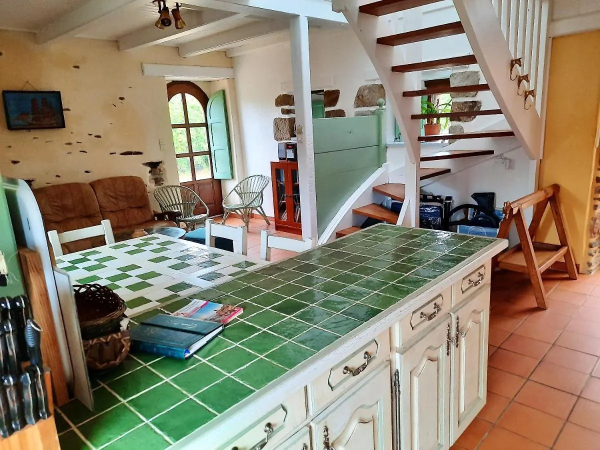 Maison Charmante A Tredrez-Locquemeau Avec Jardin Et Terrasse